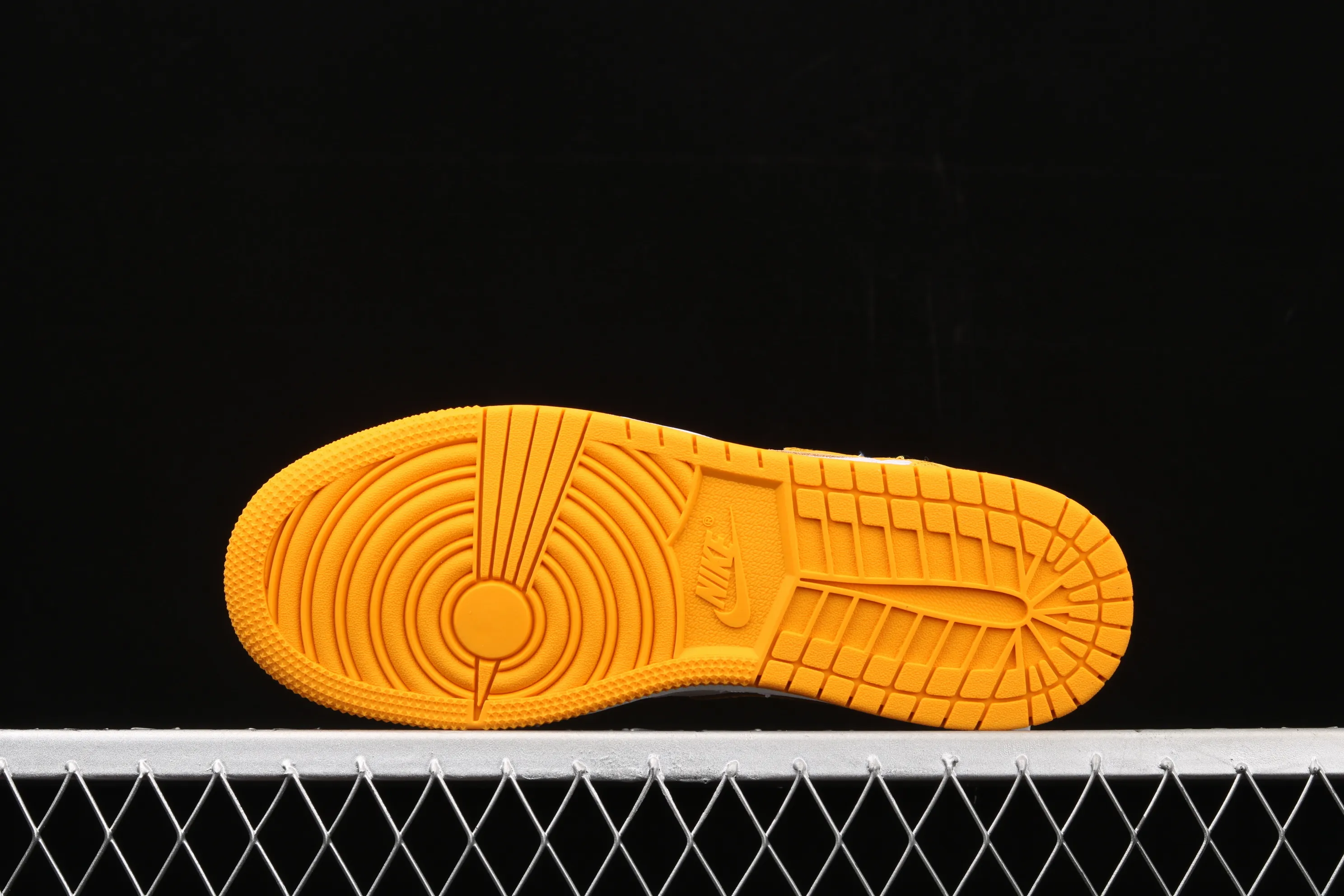 All categories Air Jordan Jordan series basketball shoes Air Jordan 1 Mid Air Jordan 1 Mid AJ1 Joe 1 candy color snake pattern stitching mid-top versatile casual sports sneakers CZ6909-100